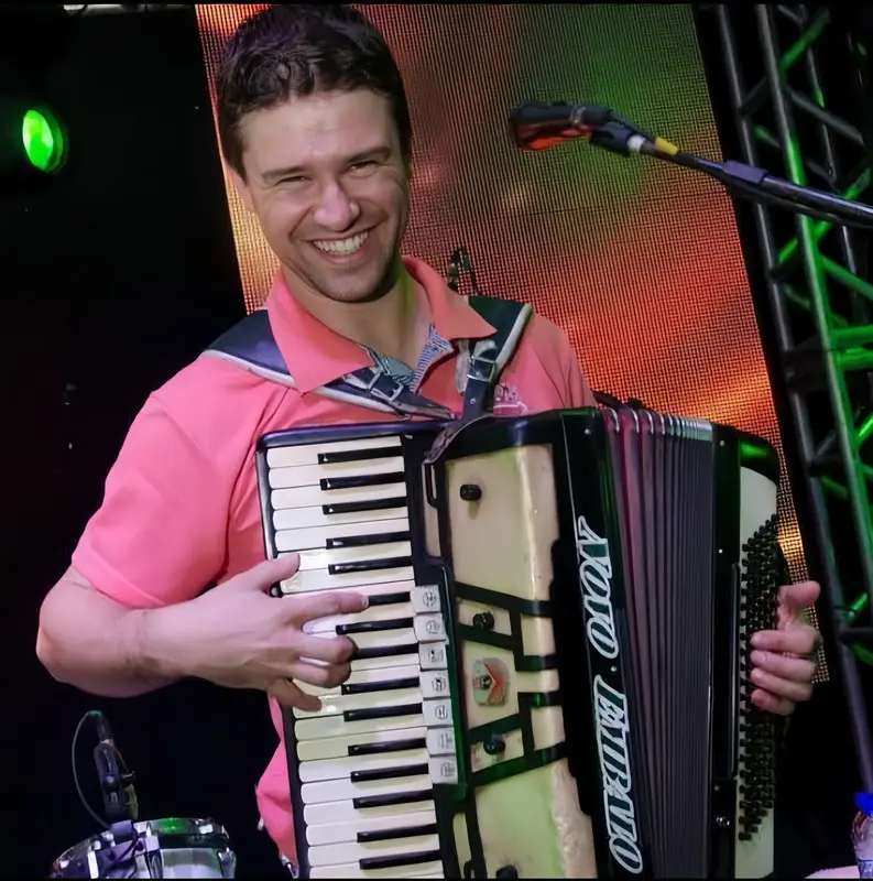 Professor Júlio Araújo